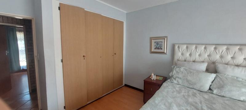 5 Bedroom Property for Sale in Riviera Park North West